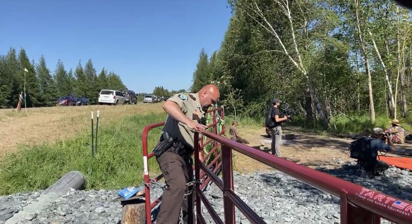 BREAKING:
The police have circled #FireLightCamp preparing to enforce Enbridge’s fake trespassing claims.

Treaty’s are supreme law of land. 
These are Anishinaabe lands, it is Enbridge who is trespassing with their dirty tar sands pipeline #stopline3