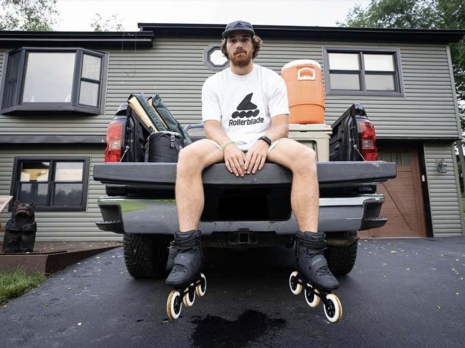 Former NHLer Stephen Johns Is About To Kick Off His Retirement By Rollerblading Across The US Like A Mad Man barstoolsports.com/blog/3368814/f…