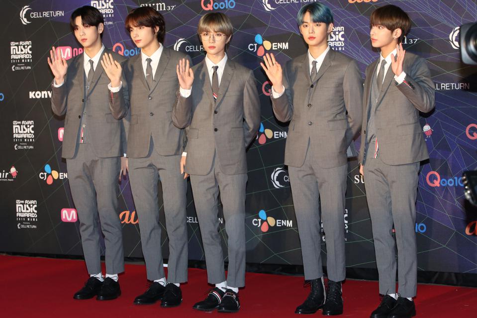 Forbes's tweet photo. BTS, Tomorrow X Together And Maneskin: Excitement On The World Albums Chart https://t.co/neHwSZuUlw https://t.co/4Y1D7RA8sn