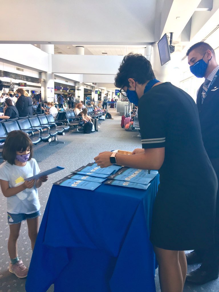 skygirl190's tweet photo. Thank you 🎉#UAIFbaseDEN for your collaboration at our customer meet-and-greet today ✈️ 🤩! @weareunited #teamDEN #DENCS #MeetTheTeamMonday #flierfriendly @jonathangooda @EdwardToschik https://t.co/ykH4bocOSH