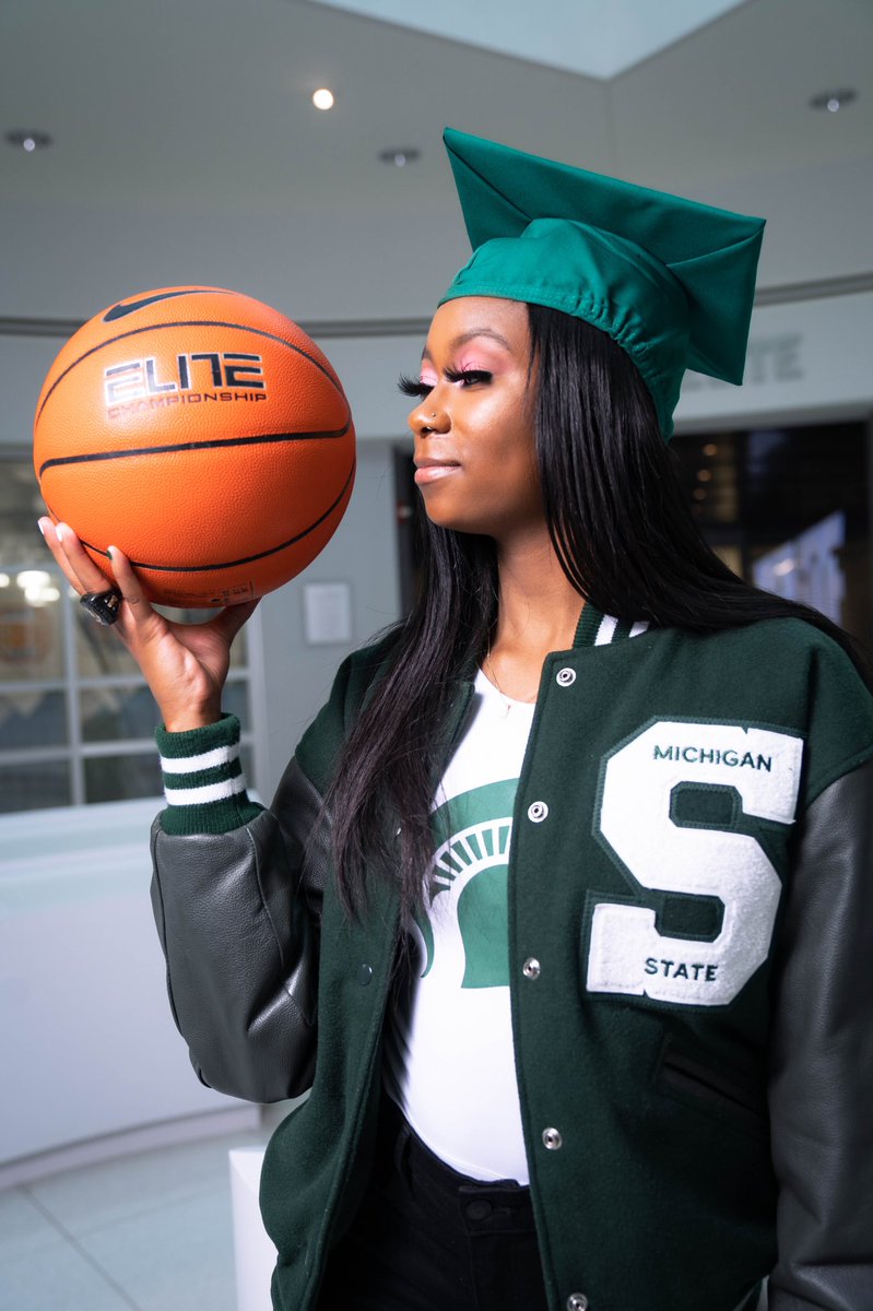 _jluxury's tweet photo. Greatness is subjective, and they all call me the G.O.A.T.
•
I am the first female team manager in MSU Men’s basketball HISTORY. It has been an honor to win 1 final 4, 1 big ten tournament, and 2 big ten championships in my 3 year undergrad career. Farewell MSU✌🏽 https://t.co/52q429AG86