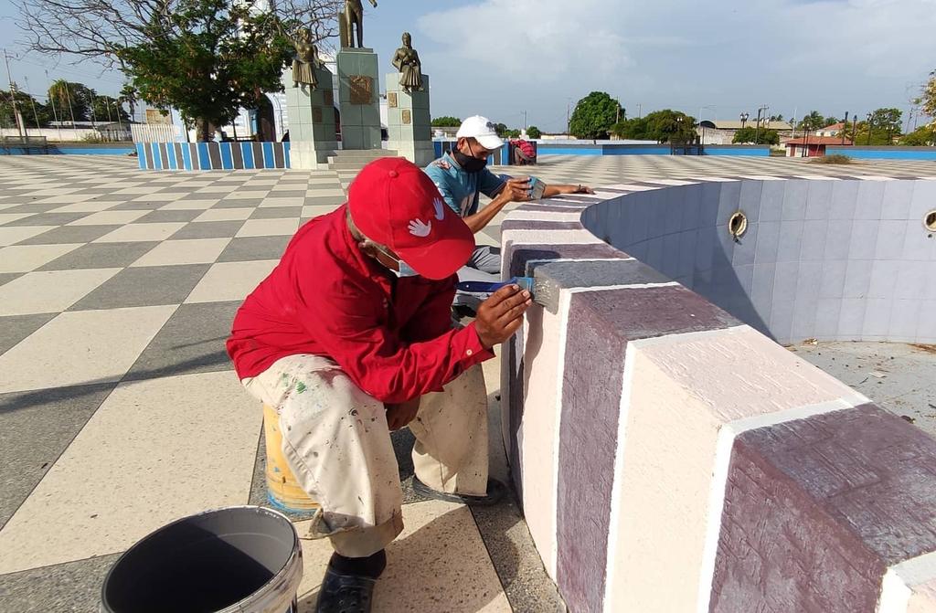 Iniciamos los trabajos de MODERNIZACIÓN en general en la #PlazaBolívar del municipio La Cañada de Urdaneta:
✅Pintura
✅ Iluminación LED
✅ Remodelacion
✅ Áreas verdes.
#espaciospublicos 
@OmarPrietoGob <a href="/NicolasMaduro/">Nicolás Maduro</a>