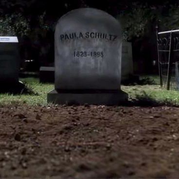 FilmEasterEggs's tweet photo. In 'Kill Bill: Vol 2' (2004) Beatrix is buried alive in the empty grave of Paula Schultz, the wife of Dr. King Schultz from 'Django Unchained' (2012) https://t.co/RiP981NrE1
