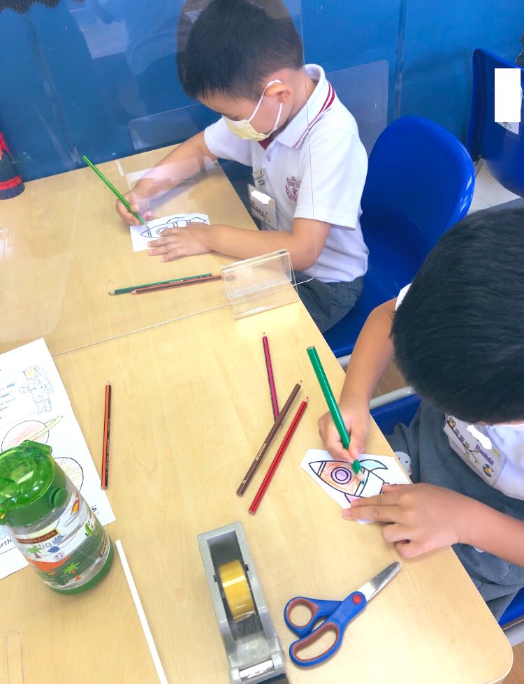anfield_schhk's tweet photo. #OwlClass blasted off into the week by creating, assembling and testing their very own rockets 🚀 #AnfieldSchoolHK #HongKongSchools #Kindergarten https://t.co/mqWQayEQnt