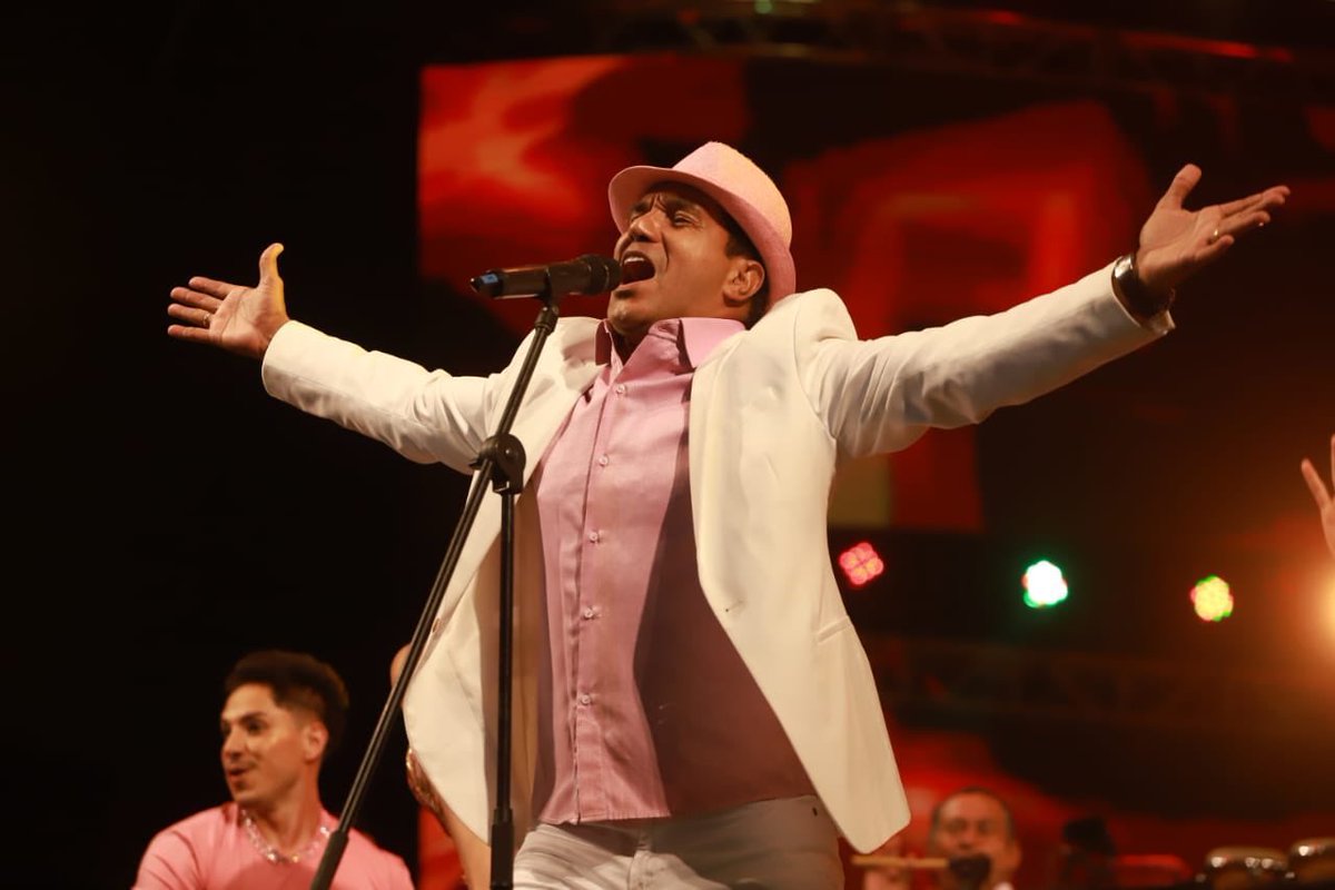 Carnaval_SA's tweet photo. ¡Feliz cumpleaños a 'El Príncipe del Carnaval' @checoacosta ! 🎙🎶👏🏼 Nuestros mejores deseos al embajador universal del folclor del Caribe colombiano y el Carnaval de Barranquilla, heredero de un legado musical que nos llena de orgullo ¡Felicitaciones Checo!🎉 https://t.co/22kR8t7Zc4