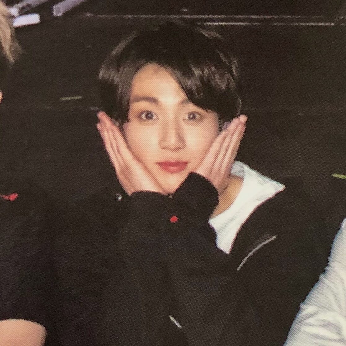 Jungkook97jm's tweet photo. Jungkook siendo la persona más cute del mundo: hilo necesario para una jungkookista @BTS_twt https://t.co/KiGxMPKDNA