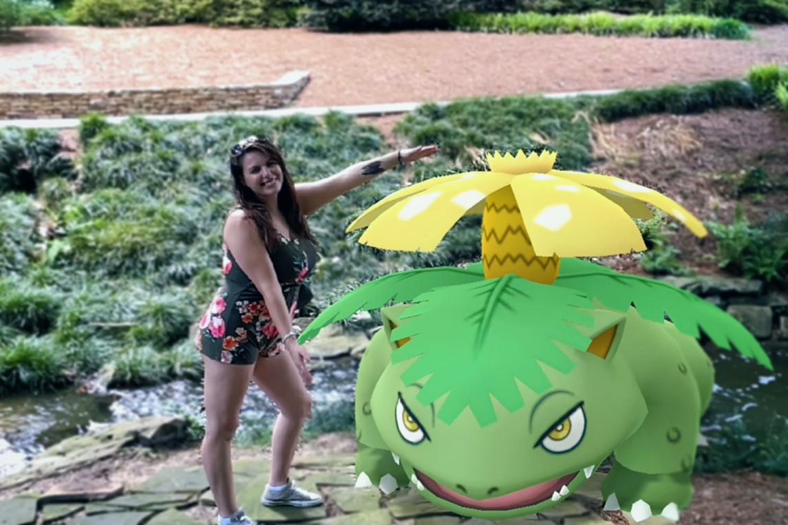 Look at this big guy!!! 💚 I caught him in the wild! I was so hyped when I saw the yellow 😱🌼 

#PokemonGO #ShinyCheck #ShinyPokemon #Venusaur