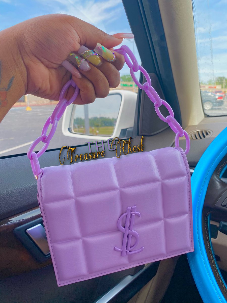 goheadni's tweet photo. @AriTheDon Tired of feeling like the most basic person ever?? TheTreasureChest definitely got you!! 🥰 from eyelashes to trendy accessories 😻😻 tap the link to claim your treasure 💜 https://t.co/66L4zIuvpT &amp; use code “EXPOSE” for 15% off everything 😽 https://t.co/VERt2BBGNR