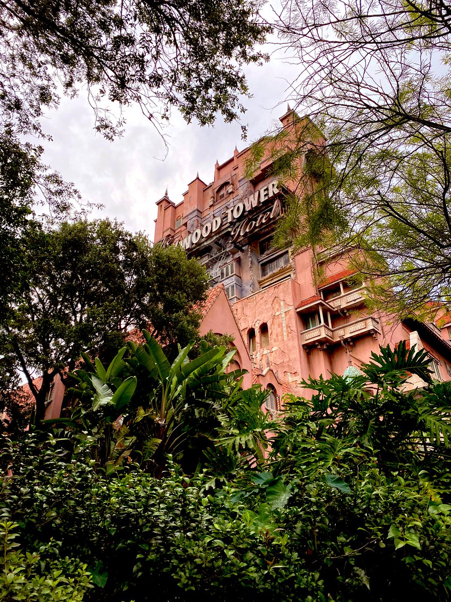 Según los planes de viaje que tenía iba a volver ayer a México de mi viaje a Orlando, pero la aerolínea con la que volé canceló el vuelo de regreso (nos avisó con tiempo), así decidí aprovechar el día e ir a Disney’s Hollywood Studios en <a href="/WaltDisneyWorld/">Walt Disney World</a> #DisneyMomentosMagicos