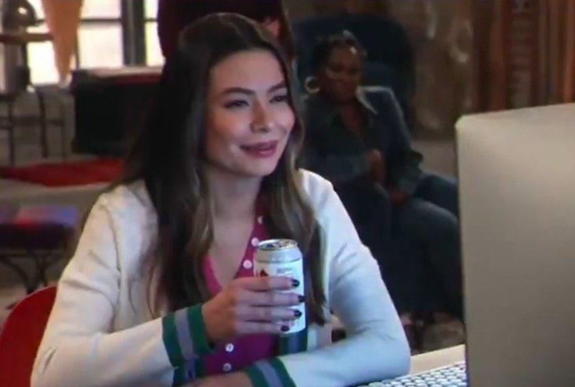amazingrussett's tweet photo. me watching         me watching
andrea russett     andrea russett
in 2013                    in 2021 https://t.co/6SrXfONP5J
