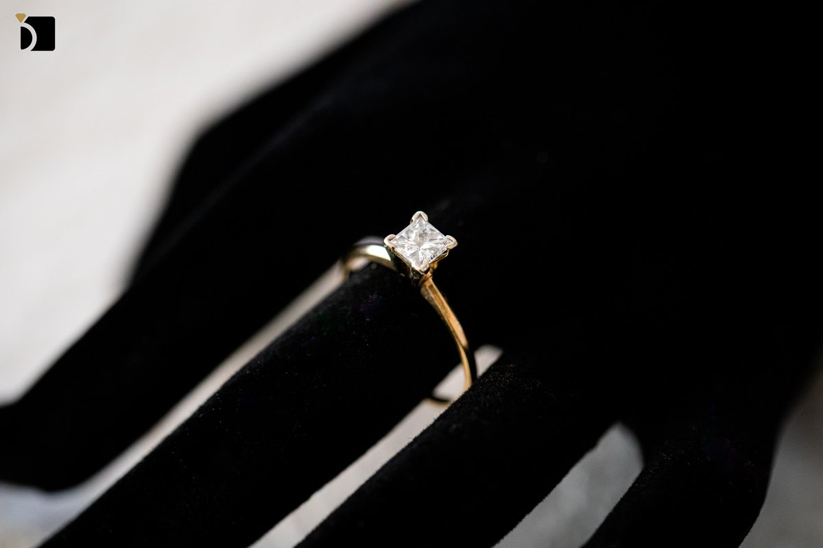 MyJewelryRepair's tweet photo. We’re not trying to be handsy, but if your #engagementring doesn’t fit on your finger, you might wanna send it our way! #ringresizing #oops https://t.co/WNnUdLKorJ