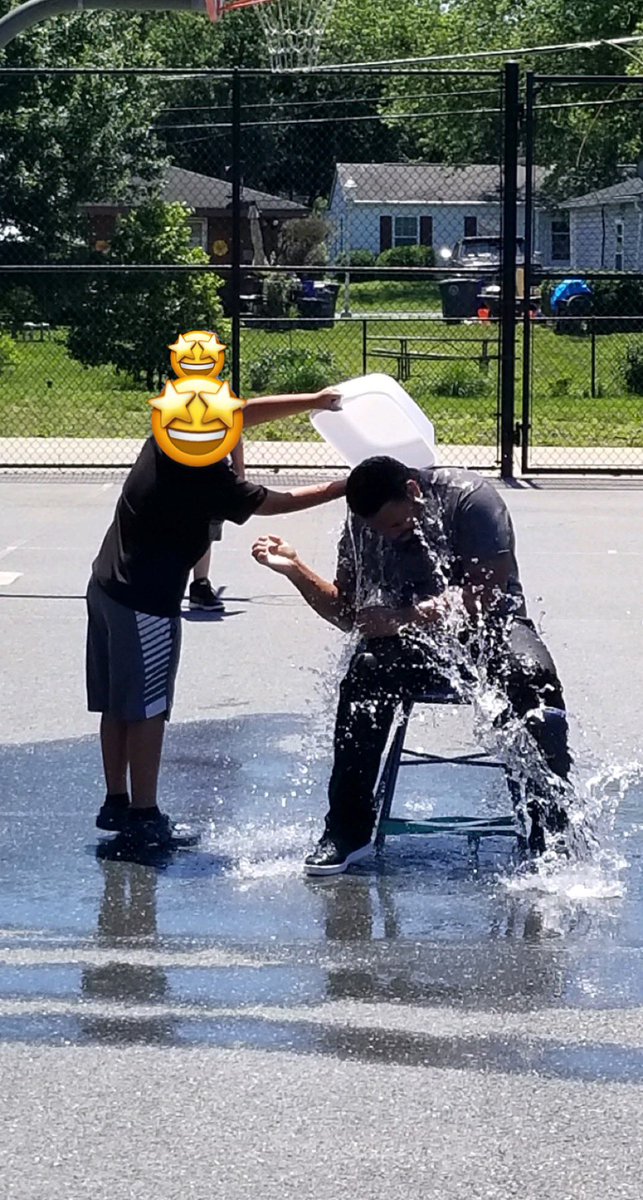 aaronmoon452's tweet photo. Today was very eventful! For goal setting, adversity and commitment 10 students were able to perform an ice bucket challenge (along with 2 surprise stars). So proud of the accomplishments they have made during this tough year!! #LNES #UNITY #LEADER https://t.co/nFdSPOAmk6