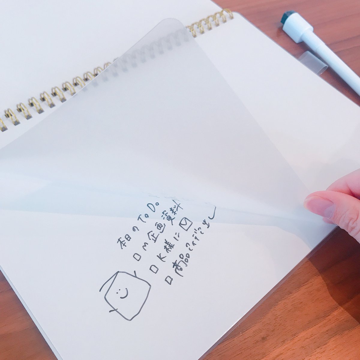 コクヨの通販カウネット 一見リングノートに見えるこちらの商品 中身はホワイトボード のページになっています ノート感覚で簡単に持ち運びができるホワイトボードノート B5サイズのボードが全8ページ 透明シート付きで この上から文字もかけるし コクヨの通販カウネット 一見リングノートに見えるこちらの商品 中身はホワイトボード のページになっています ノート感覚で簡単に持ち運びができるホワイトボードノート B5サイズのボードが全8ページ 透明シート付きで この上から文字もかけるし
