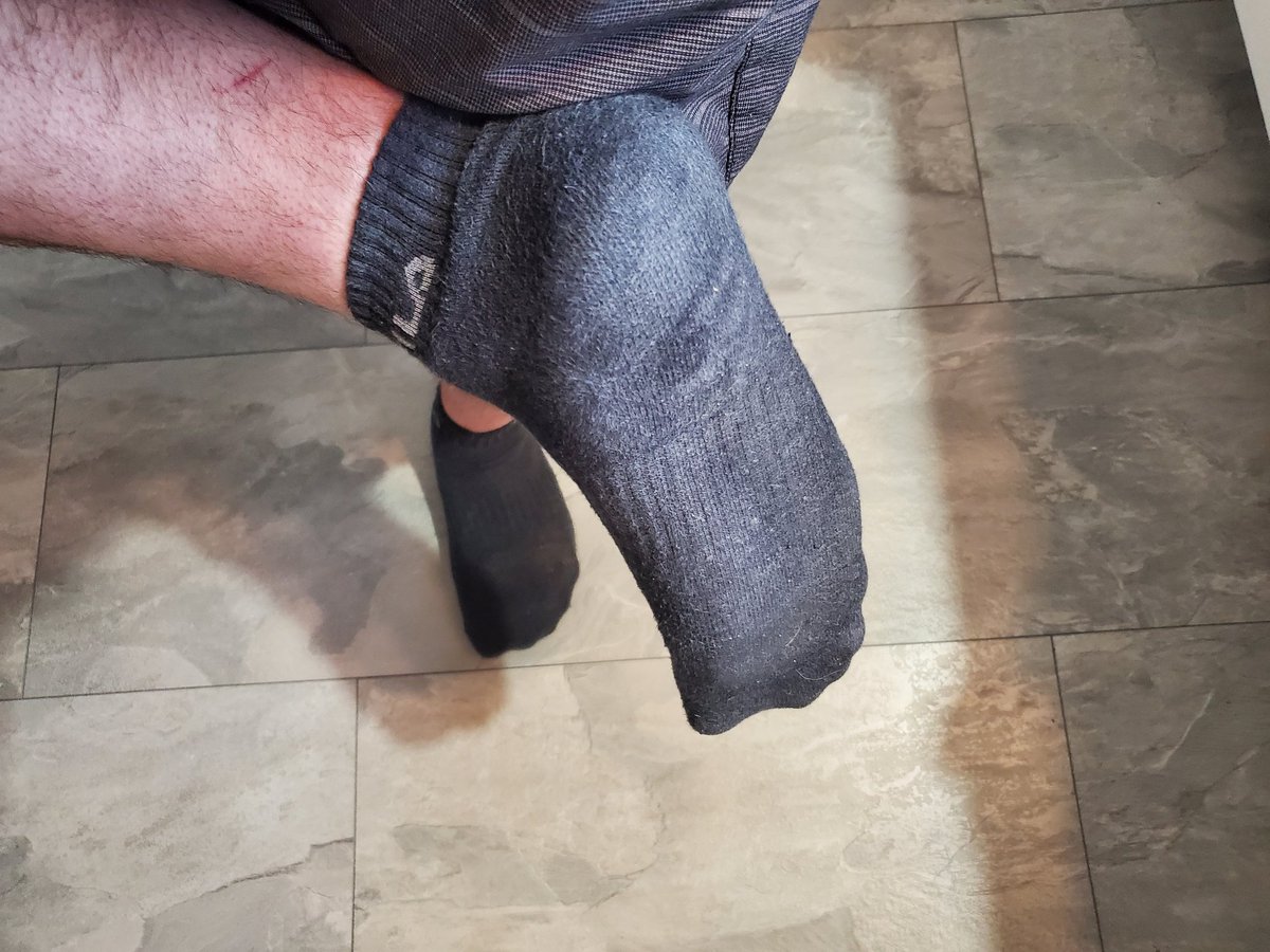 MasterCashQc's tweet photo. You love that. 😈 #findom #cashmaster #feetworshi̇p

@RTtruealpha @rt4dom @RT4Masters https://t.co/dGp36vhxJD