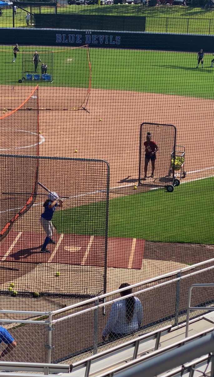 NatalieG2024's tweet photo. I learned a lot this weekend at the @DukeSOFTBALL camp thanks to @DukeCoachYoung @PurdueCoachD @oliviaadyan. @LadyDukes_Gold @IHartFastpitch @Los_Stuff @StriveSoftball https://t.co/KHM27VqwNB