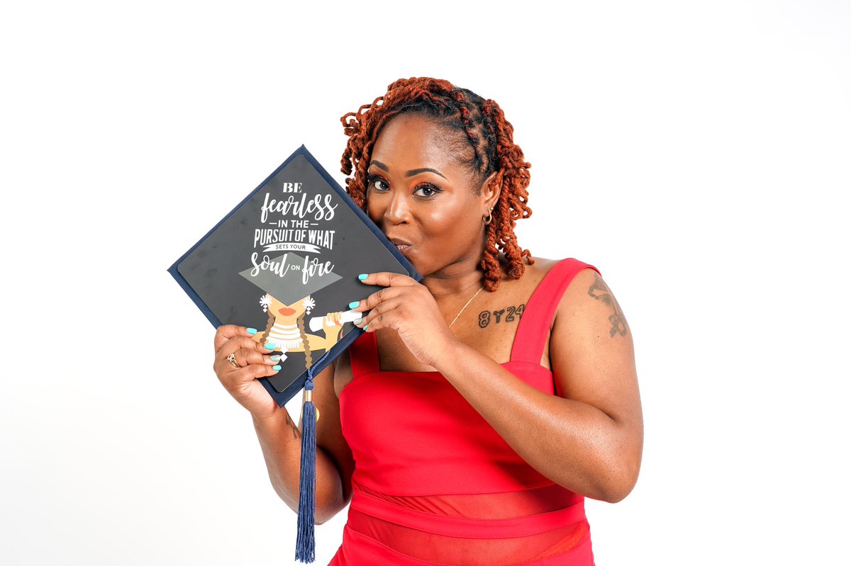 _Fiesty0ne's tweet photo. My grad pics came out really nice!!! 2 months to go until I’m officially mastered!! #ClassOf2k21 #LibertyUniversity #ForensicPsychology https://t.co/3vC3u7MCOJ