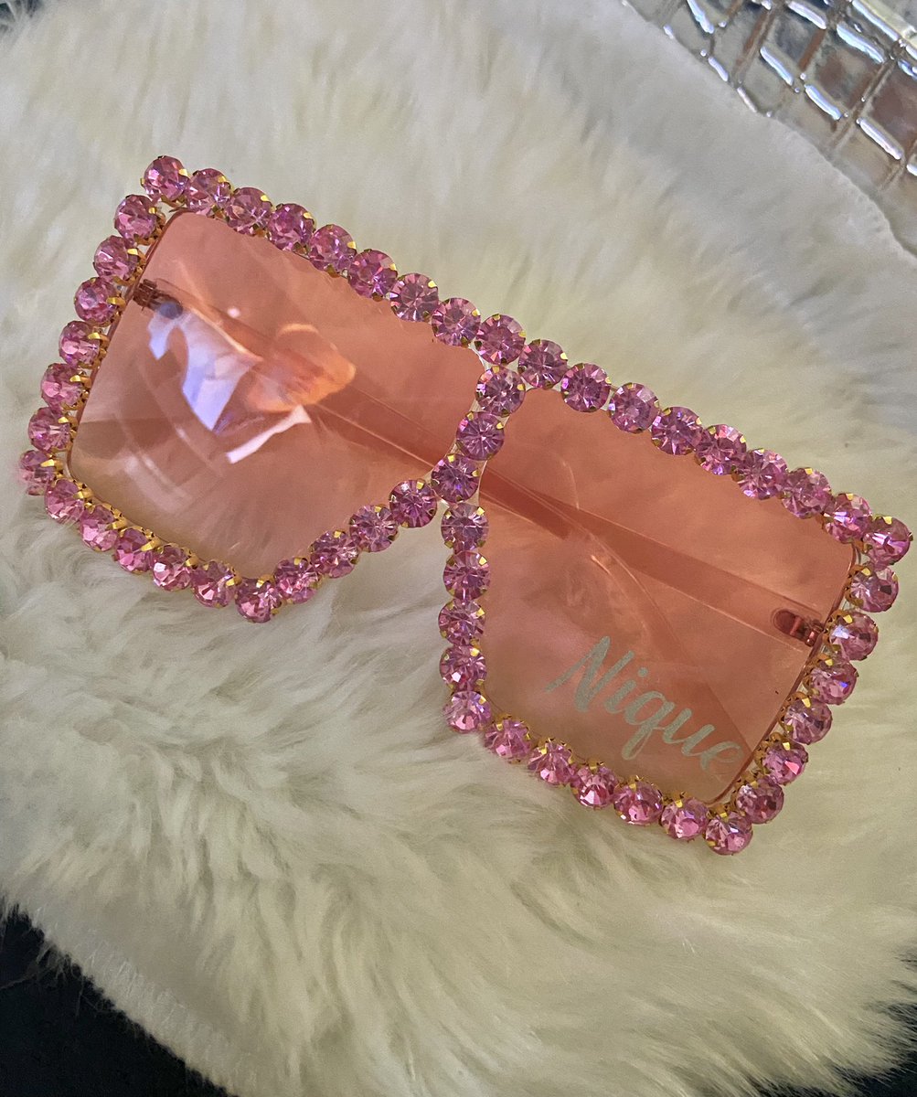 emareneegreen's tweet photo. Custom Shades 🤩🤩 

#beautyyispromised #hotgirlsummer #BlackOwnedBusiness #girlsbusiness #share #like #retweet #customshades https://t.co/UU8jhvJ2qX