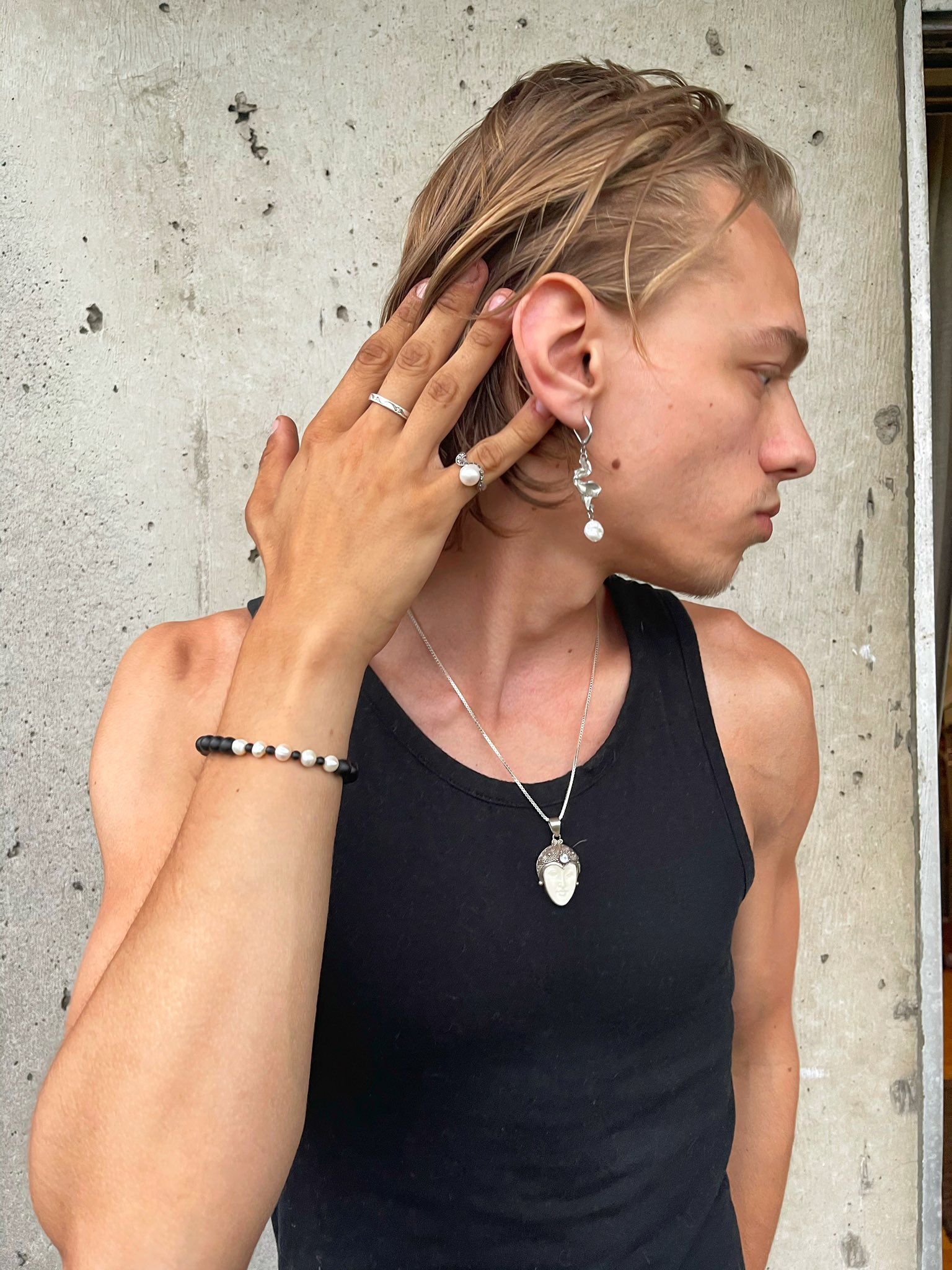 Leo Louis on X: Got my first earring!!! What do we think of the look? 😰  t.cookbmPpYxyT  X