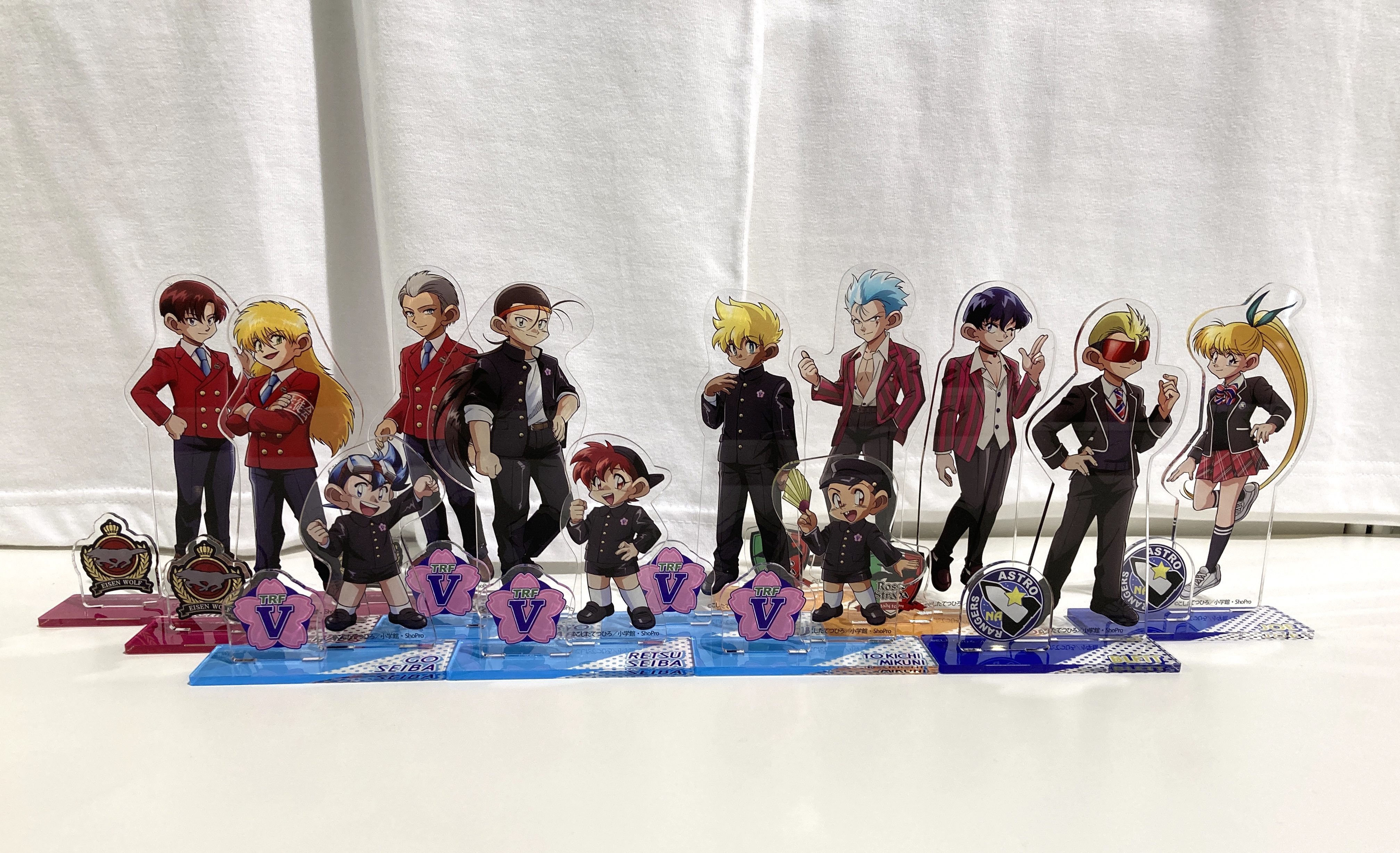 爆走兄弟レッツ ゴー アニメ25周年記念展 爆走兄弟レッツ ゴー アニメ25周年記念展 本日は アクリルスタンド の ご紹介です アニメ25周年展の為の新規描き下ろしを使用しており 12種並べると圧巻です 有楽町マルイ会場の開催期間は21年7月4日