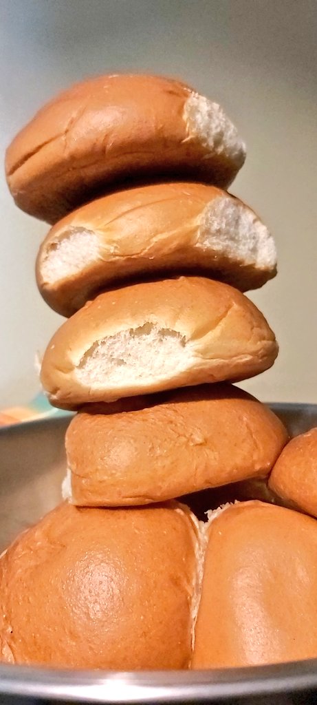 fadika66's tweet photo. ¿Pan a $10.00 pesos? Sí señores. Dicen panaderos que no tienen otra opción. A partir de mañana habrá que declararse en huelga contra el consumo de pan. Si el gobierno no reacciona lo imponen. Recuerden que con pan caro y chiquito a cualquiera se le quita el apetito.

#Clavezurda https://t.co/oXES0p10di