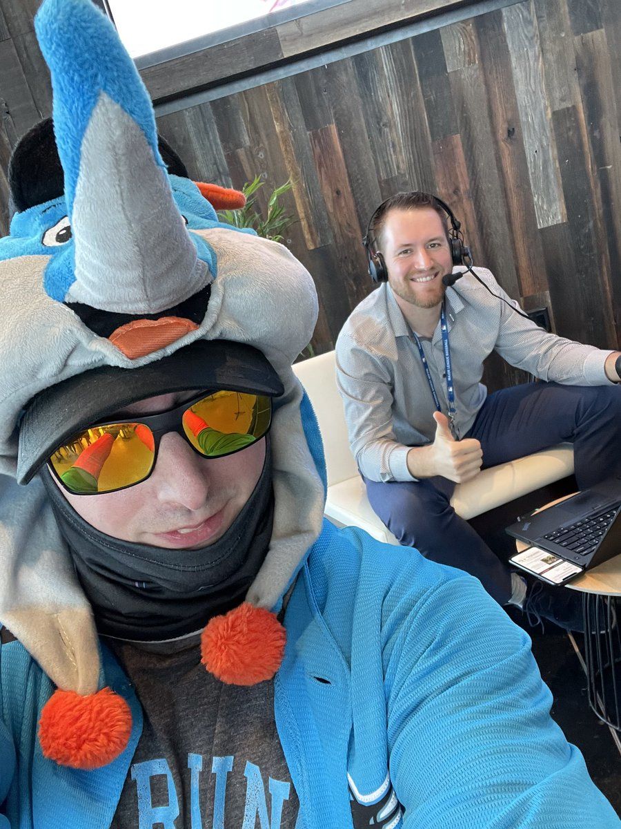 LoudMiamiFan's tweet photo. Hey @Kyle_Sielaff thank you for the airtime Saturday! Was nice to meet you at the @BiscayneBayBrew #brewhall at @loanDepotpark! #juntosmiami LETS GO @MARLINS @MarlinsRadio https://t.co/aUE0uXqEUM