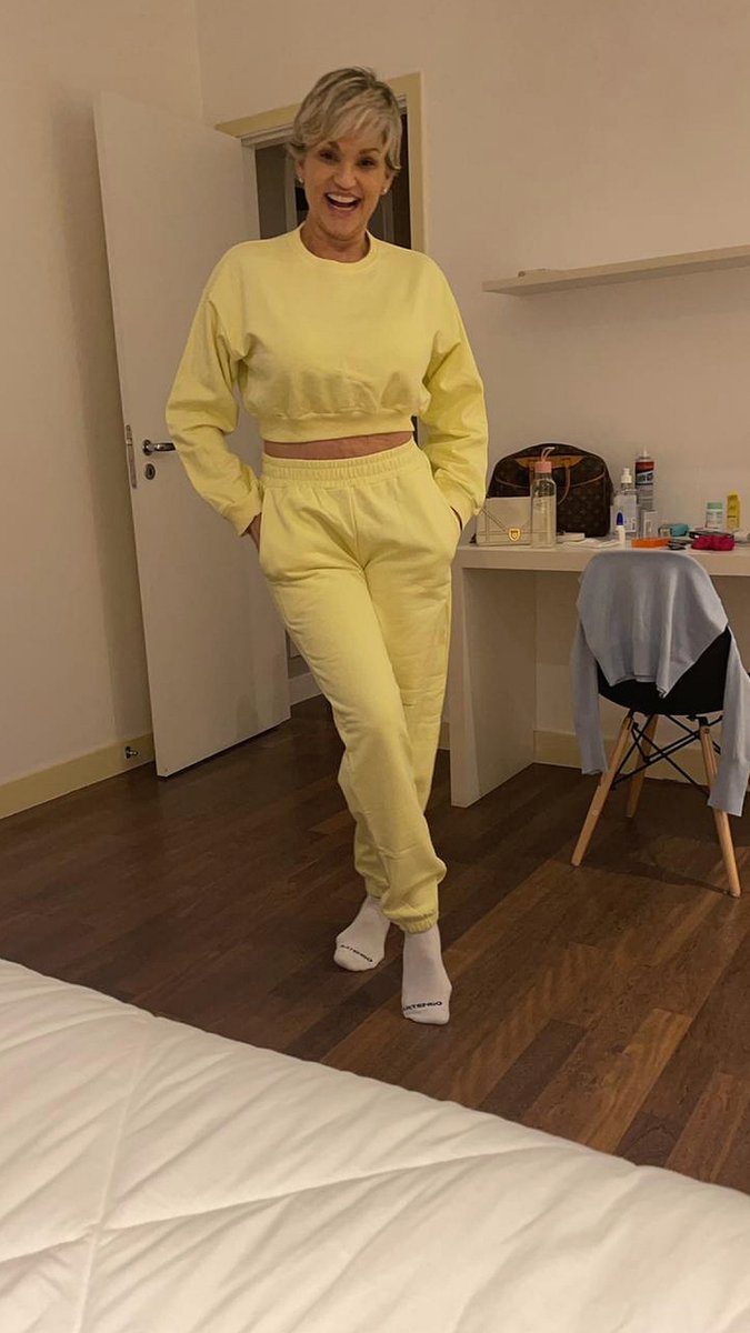 Andréa Nóbrega 👜 tweet media