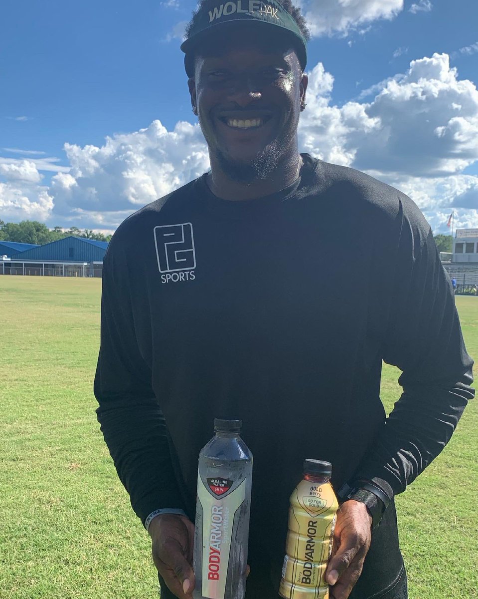 Excited to ANNOUNCE that I am officially PARTNERED with the #1 Sports Drink in the World, @DrinkBODYARMOR!! 

HUGE SHOUTOUT to my friend, brother and partner @baylintrujillo for making this happen! #TeamBodyArmor #LYTEwork #OneMore #GetYourEDGE