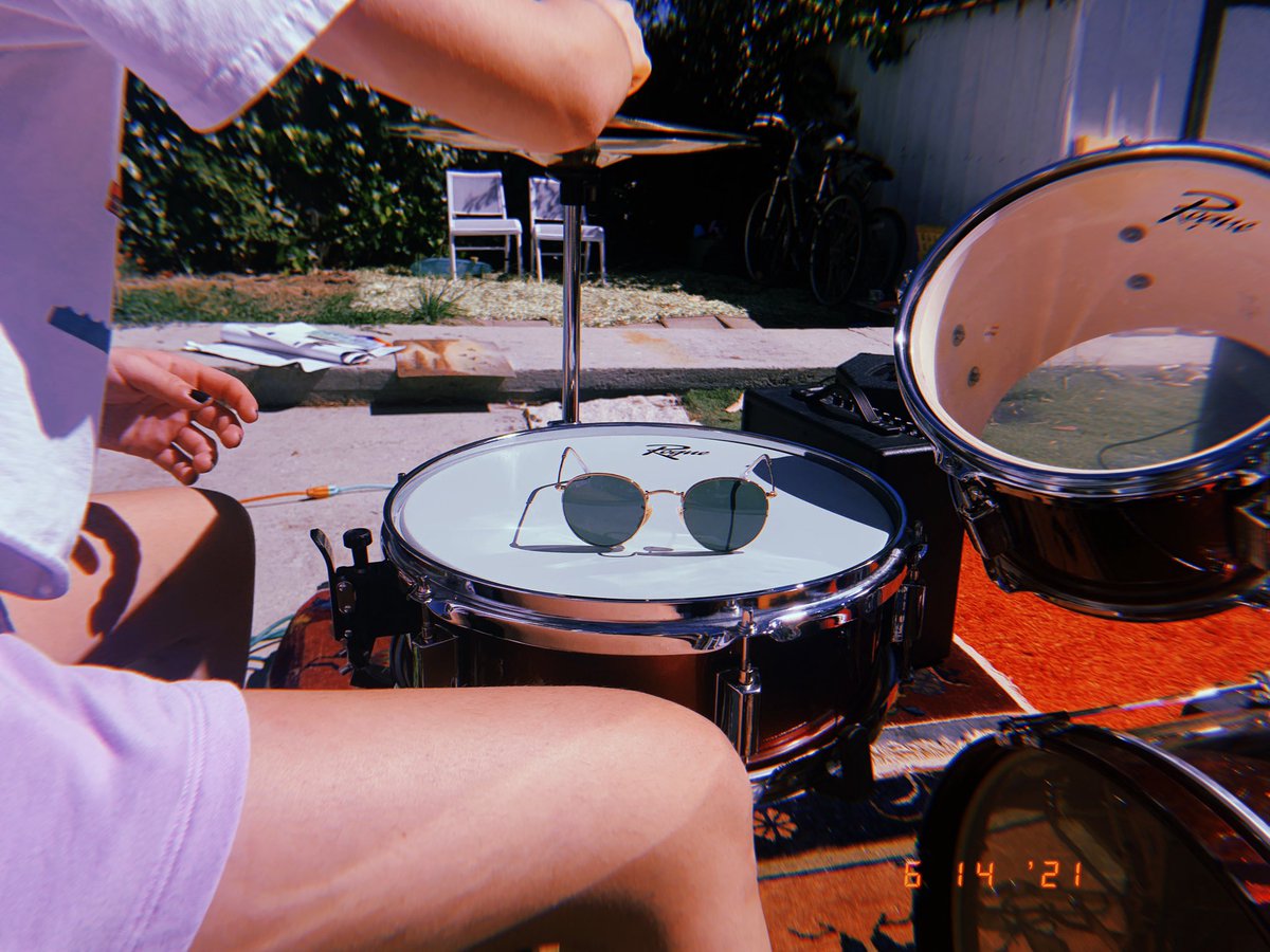 SLUTTONYband tweet media