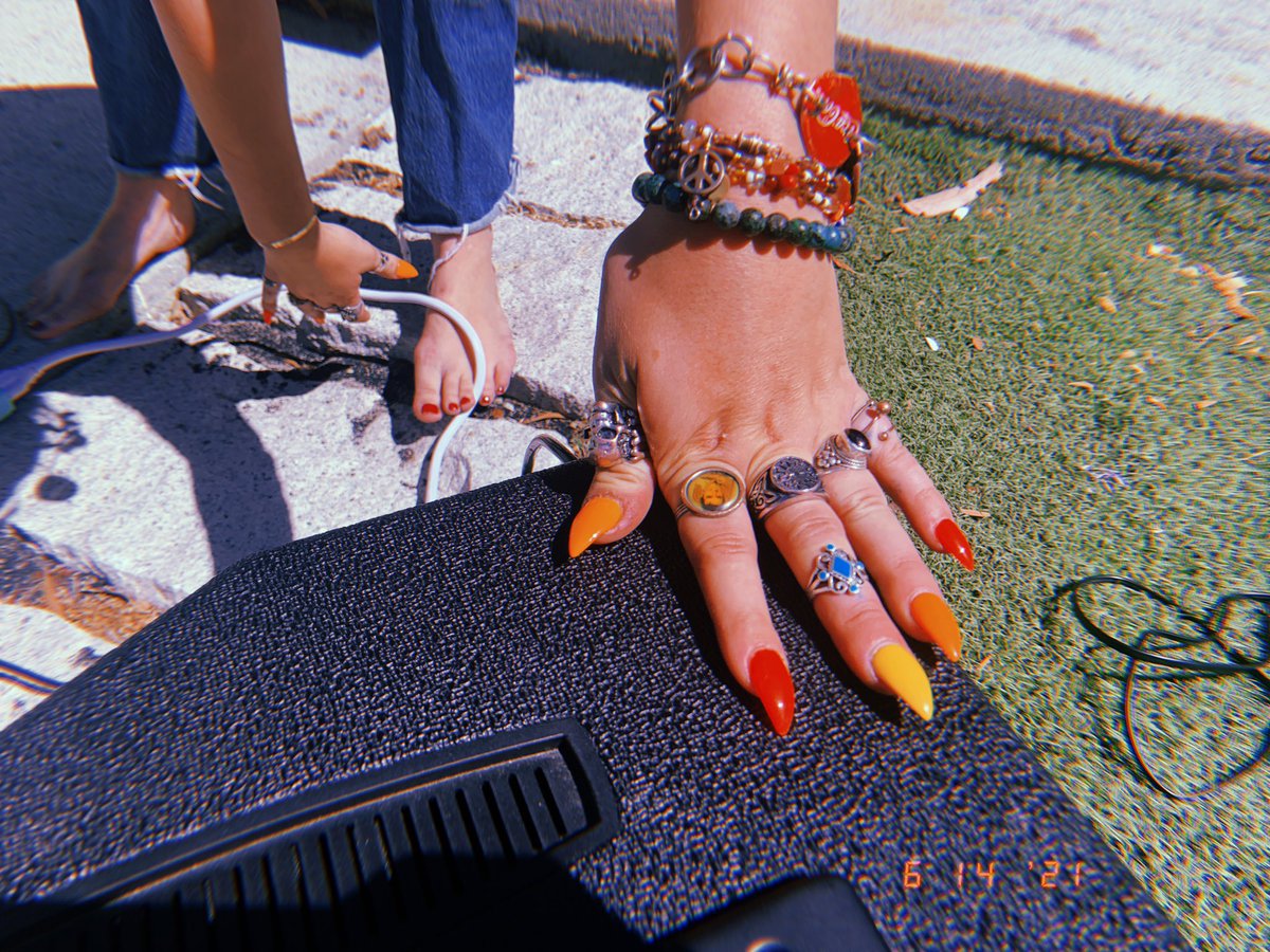 SLUTTONYband tweet media