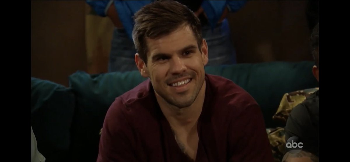 emmm626's tweet photo. me: mom can we have taylor lautner?

mom: we have taylor lautner at home

the taylor lautner at home: #TheBachelorette https://t.co/YALLm8sxiM