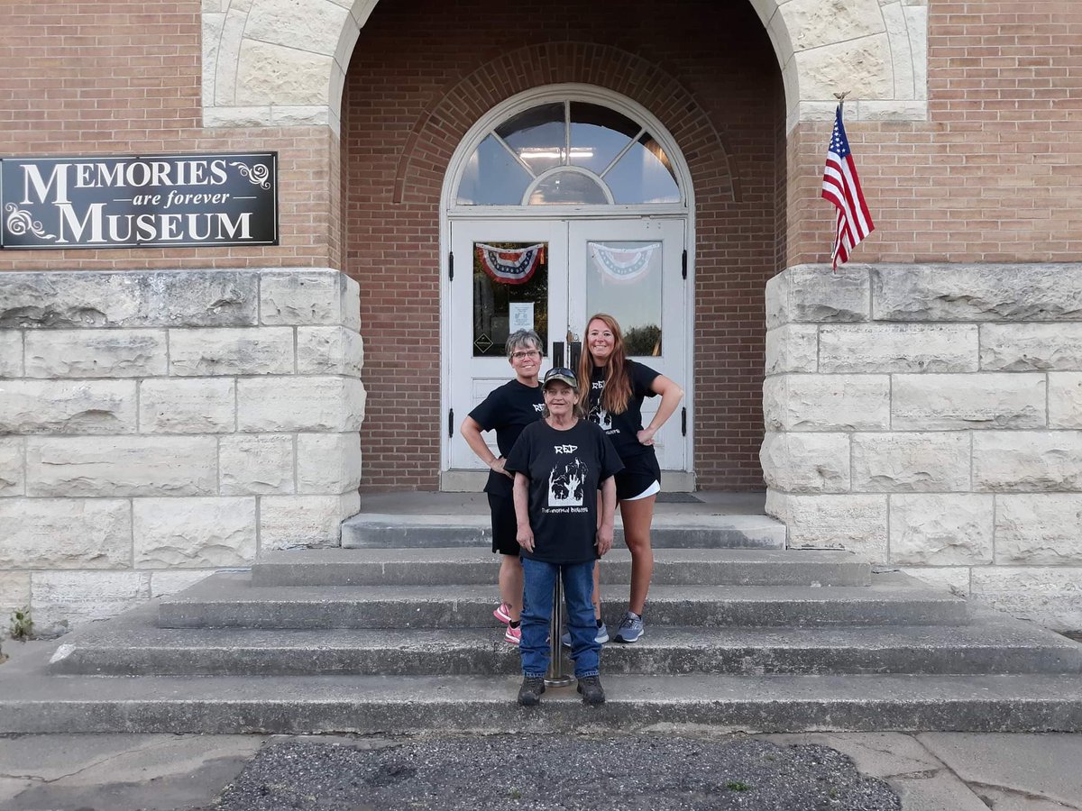 Reparanormal's tweet photo. Had an awesome time at Sumner School this past weekend! Definitely some activity there and can’t wait to be able to return there . If you haven’t already , go book this awesome place! You won’t regret it ! #sumnerschool #hauntedlocation #paranormal #paranormalinvestigation https://t.co/QwAWLhBdIJ