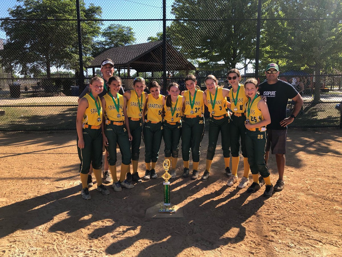 PatMahoney1931's tweet photo. Smiling faces but nobody wants to touch the 2nd place trophy, ha.  These winners expect more from themselves.  A great weekend (4-1) in which we came up short in the championship game. Great fight in these girls!
#GirlsOfSummer 
#GirlsCompete https://t.co/ig91ucNTP6