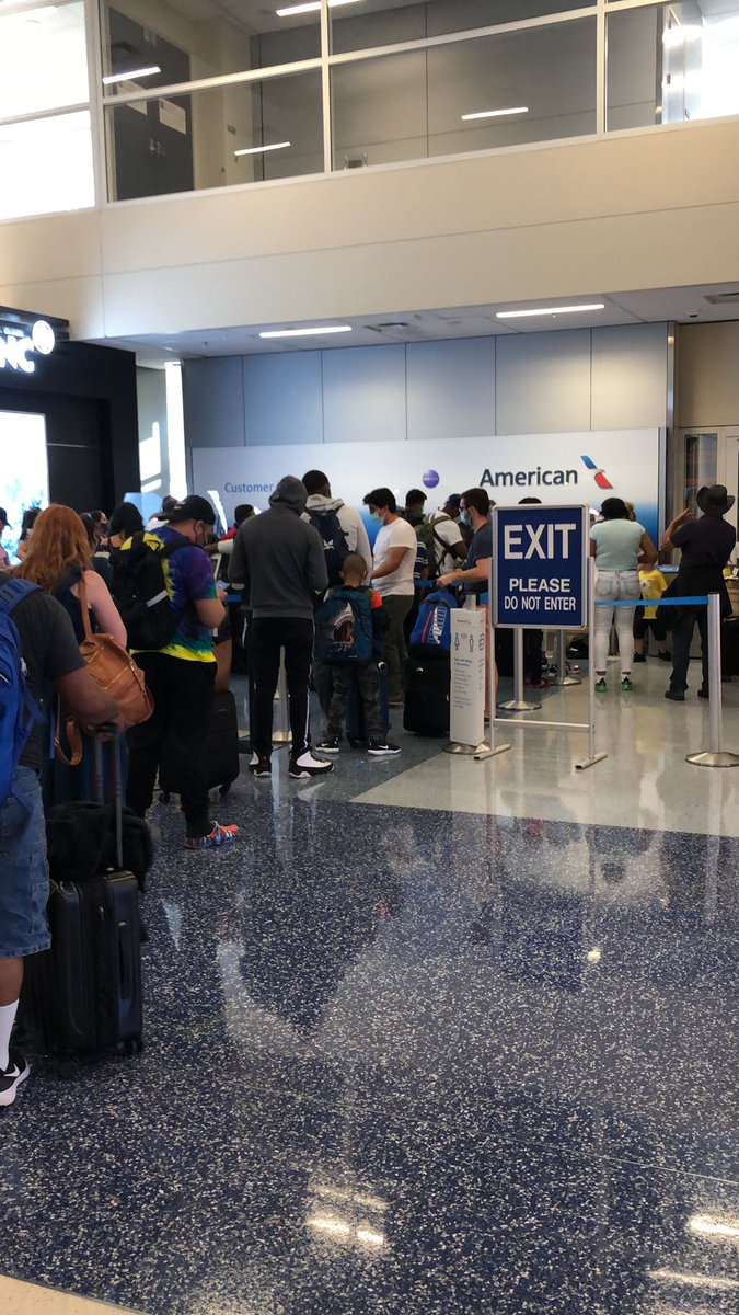 guerofranco's tweet photo. Stand by line for flights that @AmericanAir has canceled!  They canceled me  2 flights in a 4 days trip!! Listen!!… you are thinking on flying?? Use different airline! You will be preventing a lot of headache your self!! https://t.co/YPnGTELVya