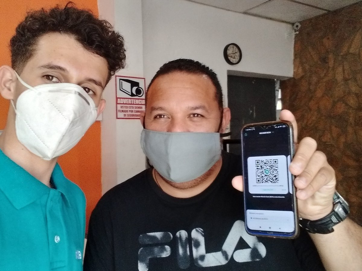 Axus04's tweet photo. Día a día, el equipo de @BCHLatam salimos a promocionar #bitconcash como método de pago, la cual a muchas personas les gusta lo rápido y fácil de hacer las transacciones https://t.co/MdMfnptn6z