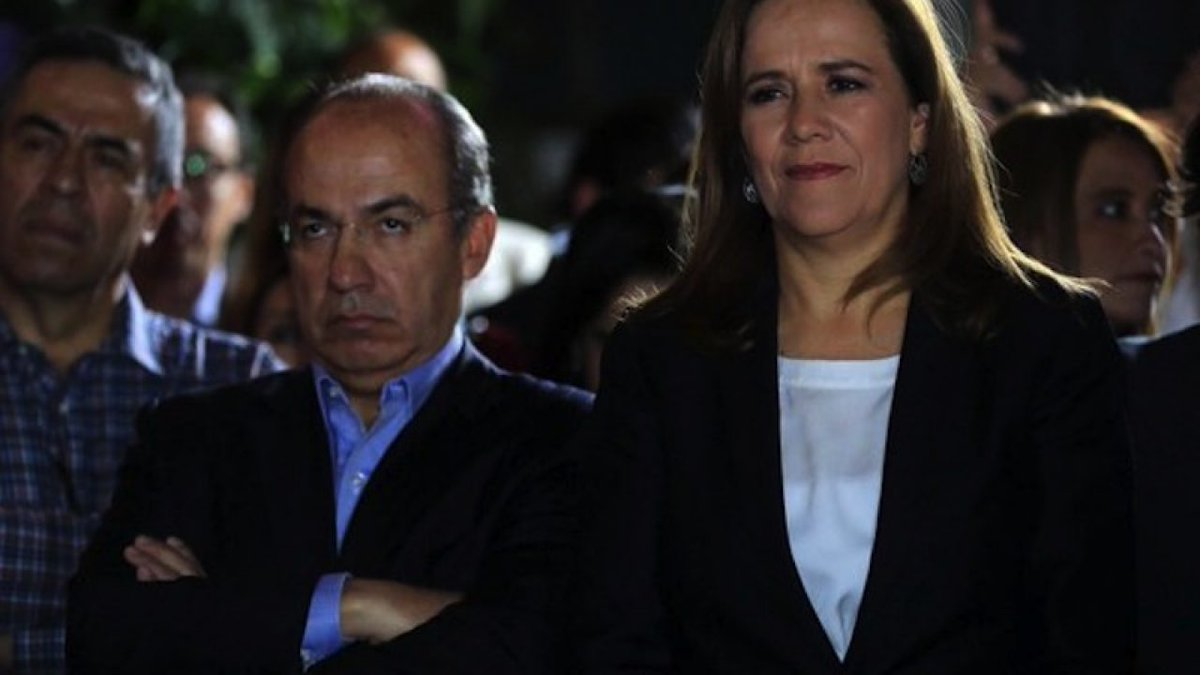 RAFAGA301's tweet photo. Ben Affleck y JLo regresan // Tú cuando no te has podido separar https://t.co/fs9dl8tCXY
