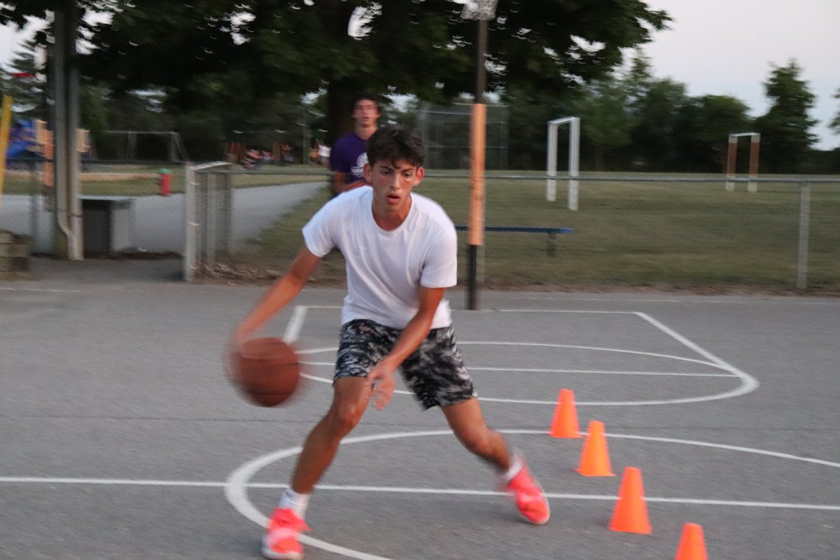 🚨Summer Programs Have Started🚨
Take your game to the next level this summer with Time2Hoop Basketball Academy. Programs for all ages and skill levels are available. 
Visit time2hoop.ca/registration.h… for more. 
#Time2Hoop | #YourTime