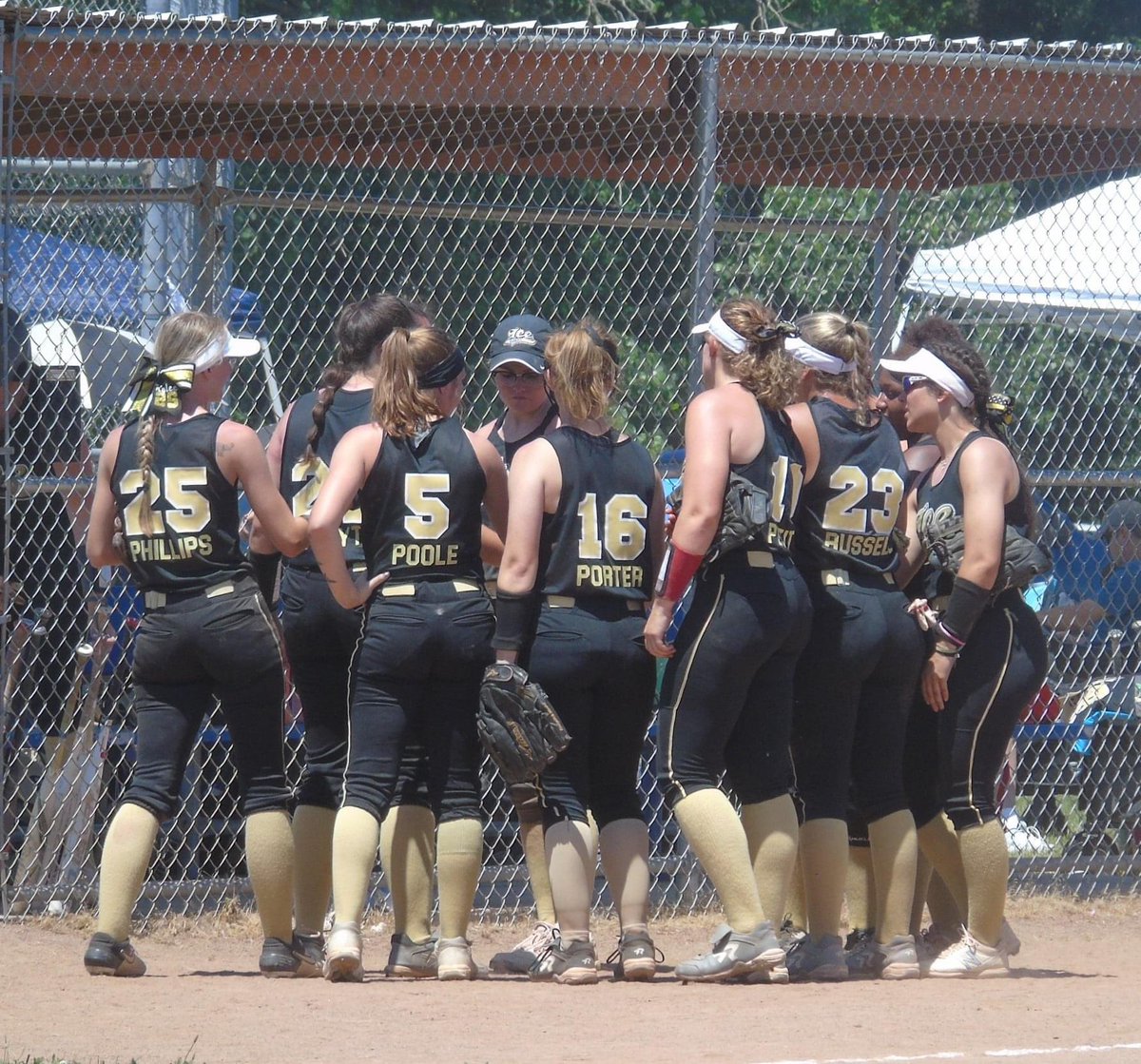 lpoole_5's tweet photo. Love this game with my whole heart🤍🥎 https://t.co/EtqDJjqpNL