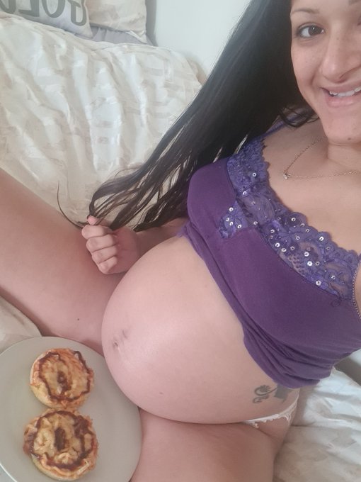 LUNCH TIME!!  Let's face it, this pregnant ass is still going to be hungry after this and eat loads more<a href="/tag/pregnant"class="tags"><span>#pregnant</span></a><a href="/tag/8monthspregnant"class="tags"><span>#8monthspregnant</span></a><a href="/tag/pregnancyfetish"class="tags"><span>#pregnancyfetish</span></a><a href="/tag/onlyfansgirls"class="tags"><span>#onlyfansgirls</span></a>