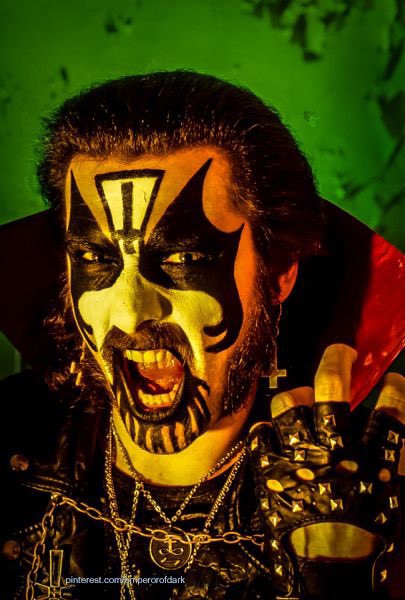 I d like to take a moment to wish King Diamond a very very Happy Birthday!! 