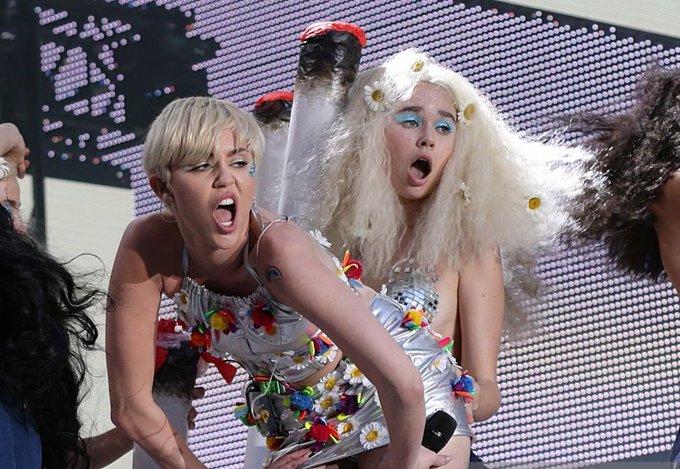 Was Gabriella Brooks Once Miley Cyrus Backup Dancer Liam Hemsworth S Girlfriend May Have Worked With His Ex Wife Yourtango