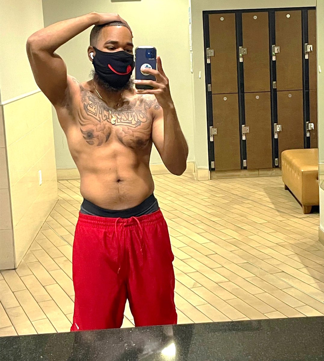 stoppfeenin's tweet image. Hi, I’m looking for Tops. 😋