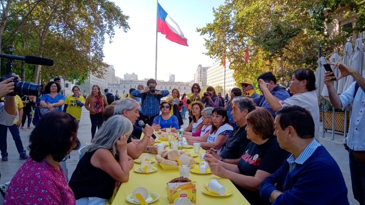 🙏Un Sistema de Reparto Solidario  ahora!!! Las AFP deben terminar, hemos salido a las calles defendiendo la Seguridad Social <a href="/uniamericas/">UNI Américas</a> <a href="/Fenpruss/">Confederación Fenpruss</a> <a href="/salud_cut/">Secretaria de Salud CUT</a> <a href="/ConfusamChile/">Confusam Chile</a> <a href="/FentessChile/">FENTESS</a> <a href="/FENATSNACIONAL/">FENATS NACIONAL</a> #NOmasAFP #SeguridadSocialParaChile  #RenunciaParis #COVID19