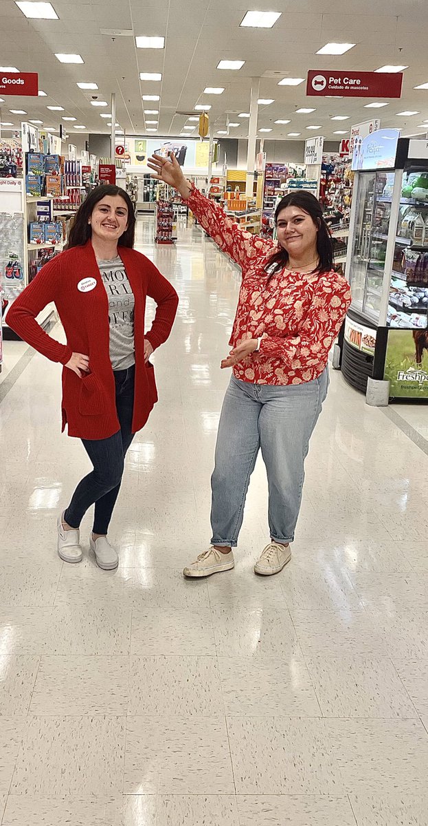 T1286 says goodbye to Christina today! It was a pleasure hosting her in our store for her Closing TL training and I’m so excited for her to start her journey in Merrillville! @xtina_farley5 <a href="/servi_nina/">Nina Recupito</a> <a href="/cmedina_tgt/">Claudia Medina</a> @T1286V @hasty_sarah28