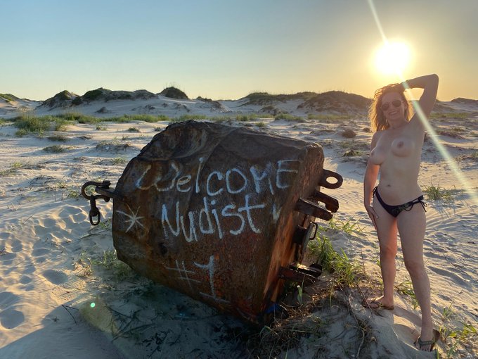 Hanging out on South Padre Island Texas. https://t.co/tvnvYH6vuX<a href="/tag/bbc"class="tags"><span>#bbc</span></a><a href="/tag/milf"class="tags"><span>#milf</span></a><a href="/tag/squirt"class="tags"><span>#squirt</span></a>