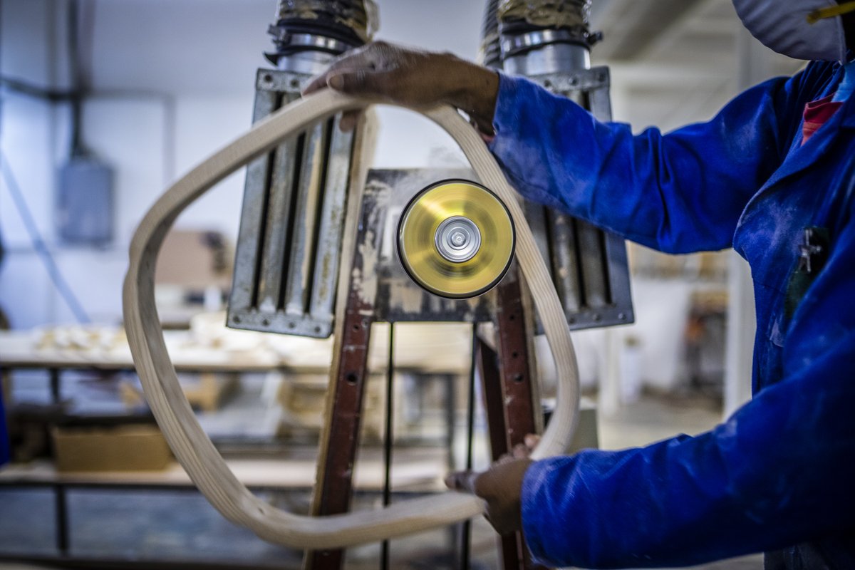 The unique structural strength of bent wood means that it can achieve beautiful pieces of unparalleled durability.
So…we can do all the things expected of a chair, and look good too!