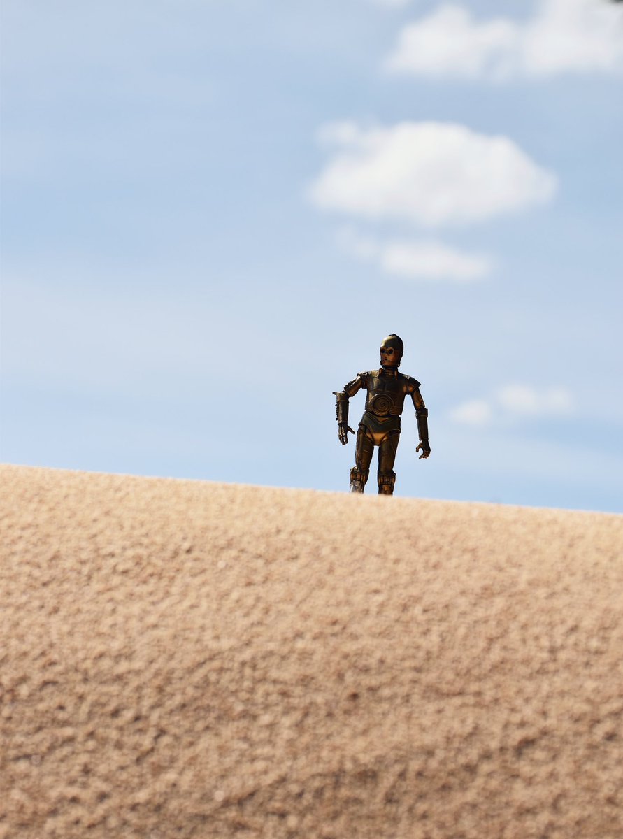 ReadFiveDesigns's tweet photo. Oh my!
#readfivestandingby #starwars #starwarsfans #anewhope #starwarsvintagecollection #tvc #thevintsgecollection #3P0 #threepio #C3P0 #threepo #Tatooine #starwarstoyphotography #starwarstoypics #toycommunity #actionfigurephotography #epictoyart #toptoyphotos #toyart #swtvc https://t.co/f3rkWEicKp