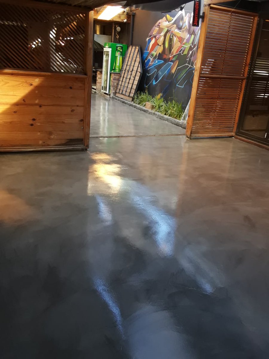 AfricoteMoz's tweet photo. Resultado final da aplicação de VALENCIA no pavimento de um restaurante na Cidade de Maputo. https://t.co/z21dw51X8f