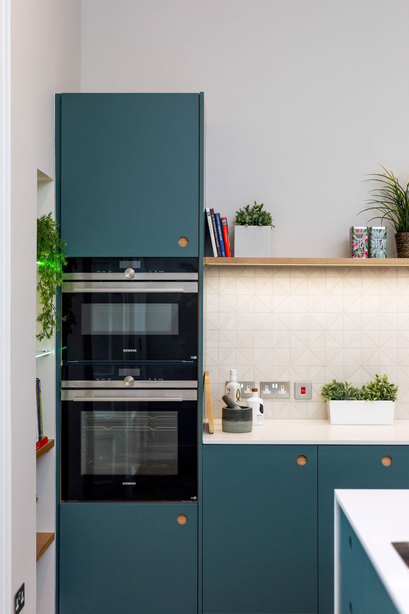 We are still loving the gorgeous design details in the Royal Mile kitchen. Is a good example of how contemporary is this colour scheme with White Quartz worktops and Brancaster Blue painted Ladbroke cabinets. Design by Blagden Property nakedkitchens.com/kitchens/portf… #NakedKitchens