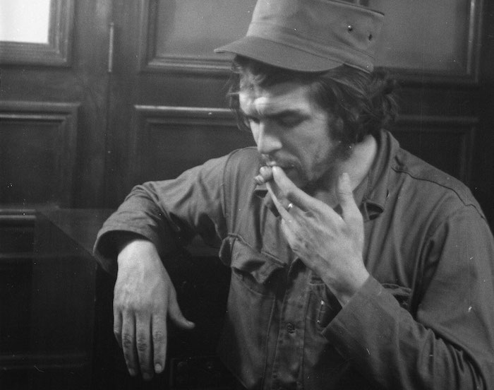 ANIVERSÁRIO DO CHE GUEVARA
Hoje completam-se 93 anos do guerrilheiro e revolucionário marxista Ernesto Rafael Guevara de la Serna!

Segue a thread que conta a história e pontos importantes de sua necessária trajetória.