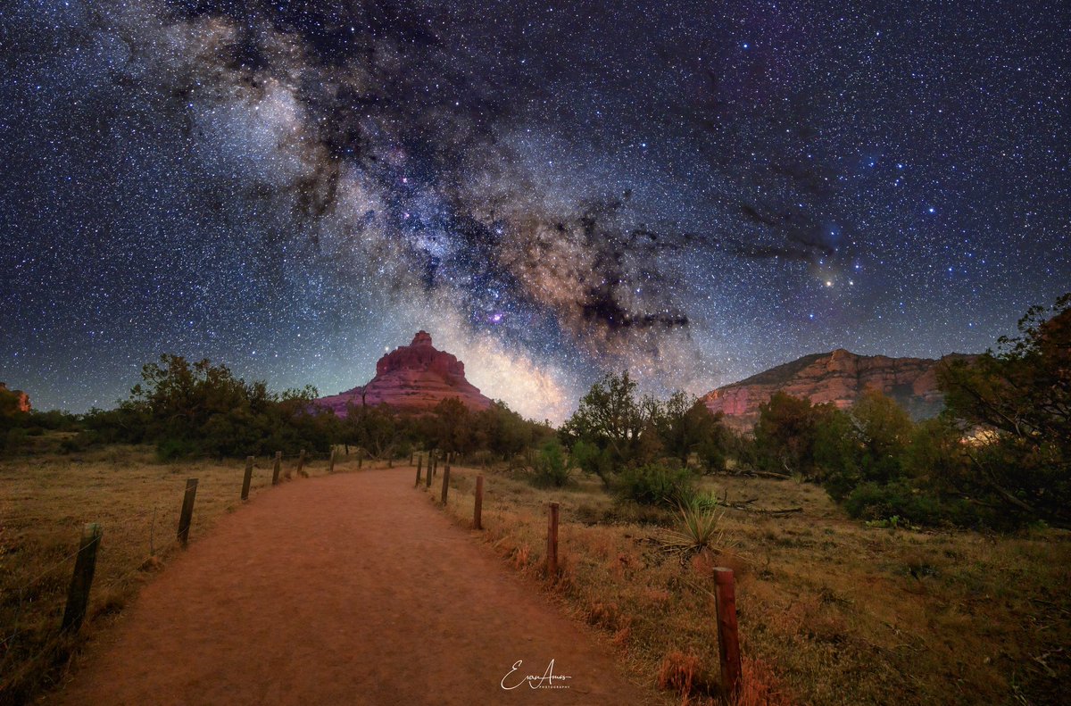 evanamos's tweet photo. Sedona this weekend was lit as in lot with stars. https://t.co/2k5u9WKOyD